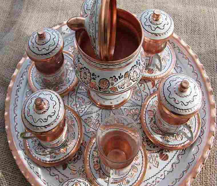 سرویس پذیرایی مسی سفید با بدنه خوش ساخت و رنگ روشن متمایز